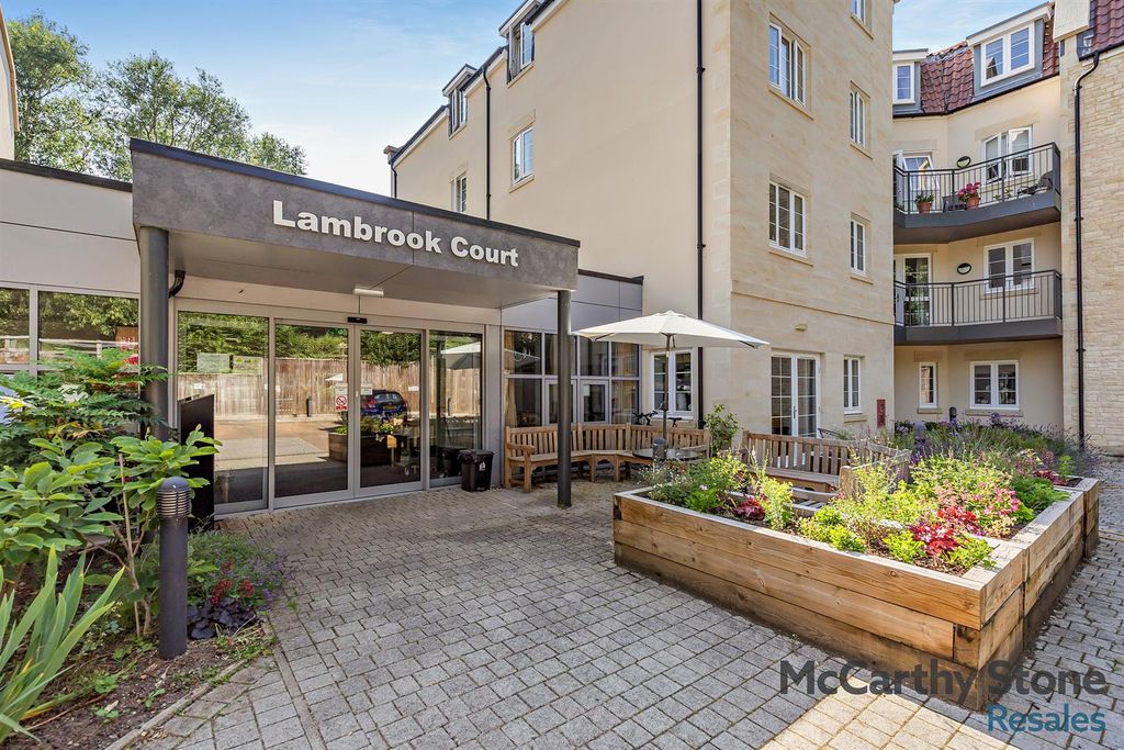 Property photo 1 of 23 Lambrook Court
