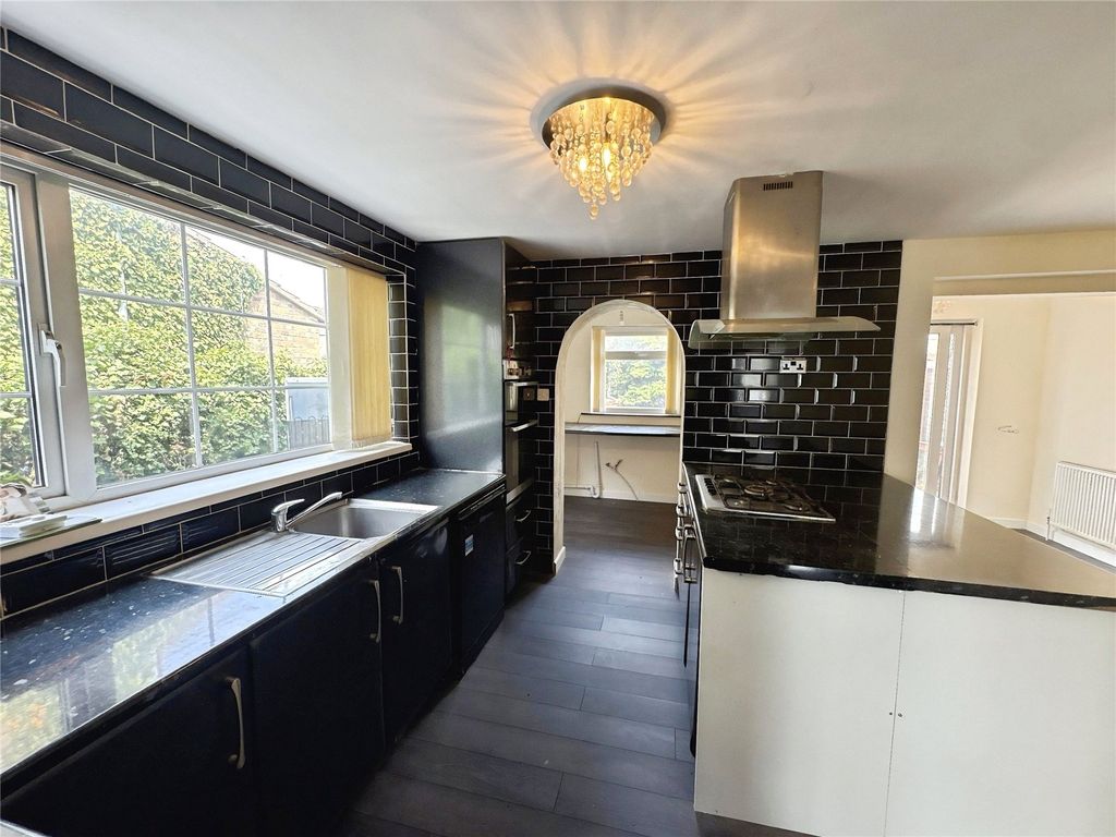 Property photo 3 of 17 Kitchen