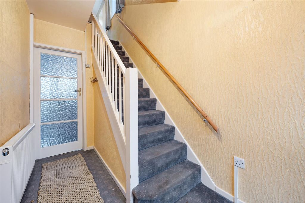 Property photo 2 of 17 Hallway