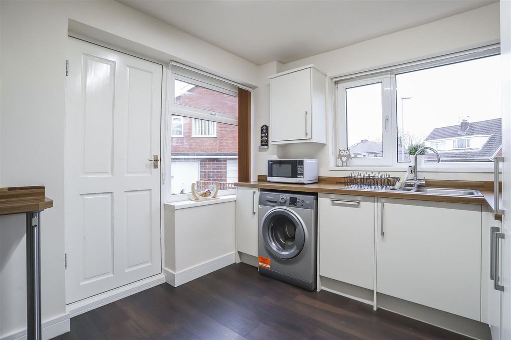 Property photo 2 of 32