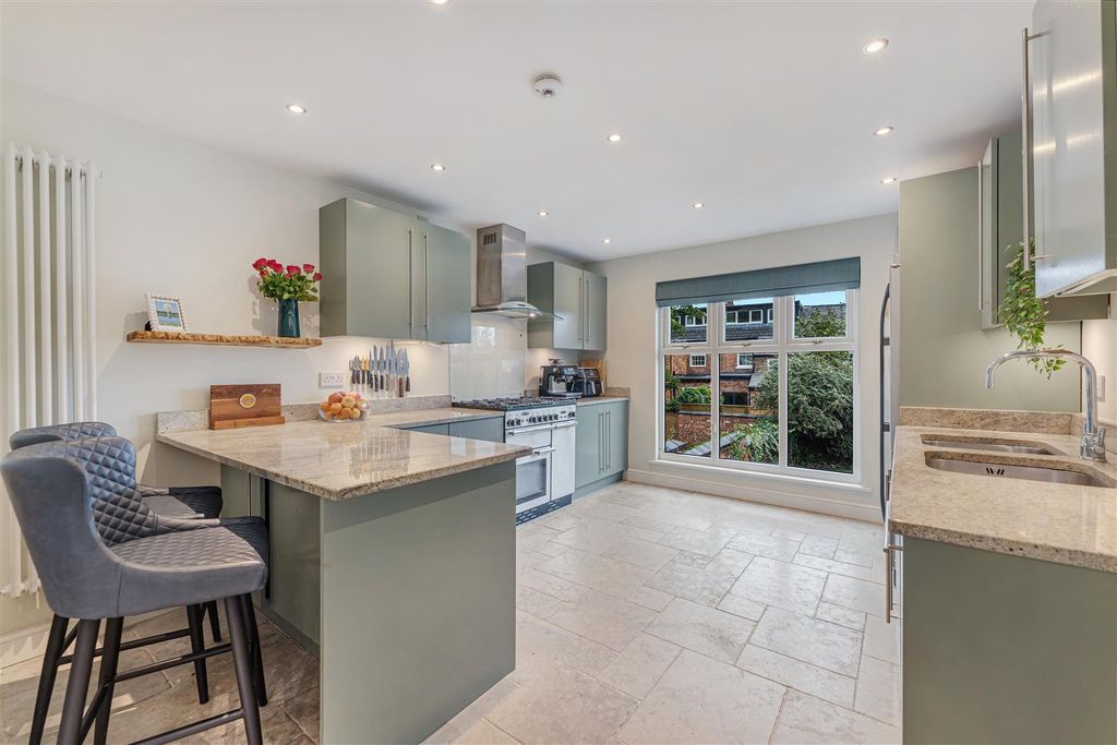 Property photo 3 of 38 Breakfast Kitchen