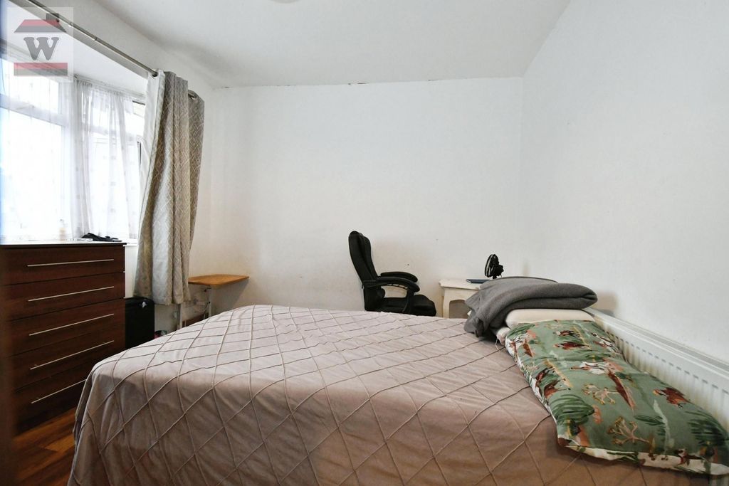 Property photo 3 of 4