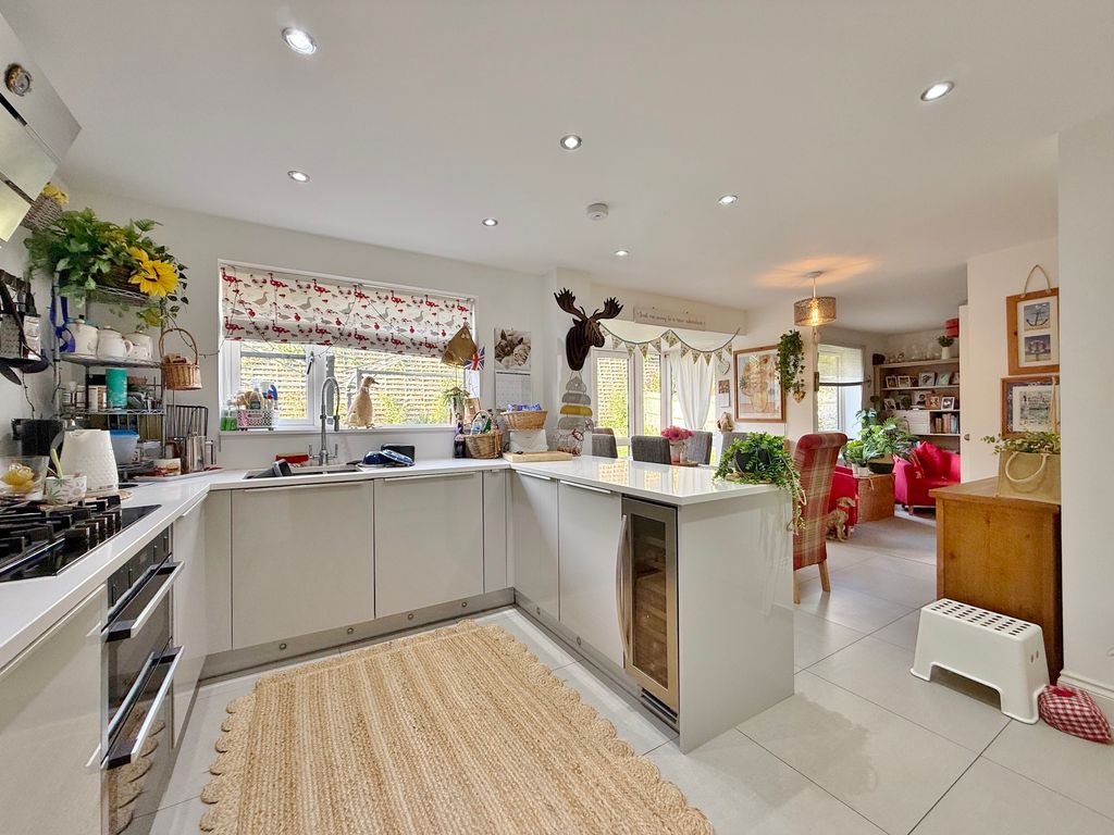 Property photo 2 of 31