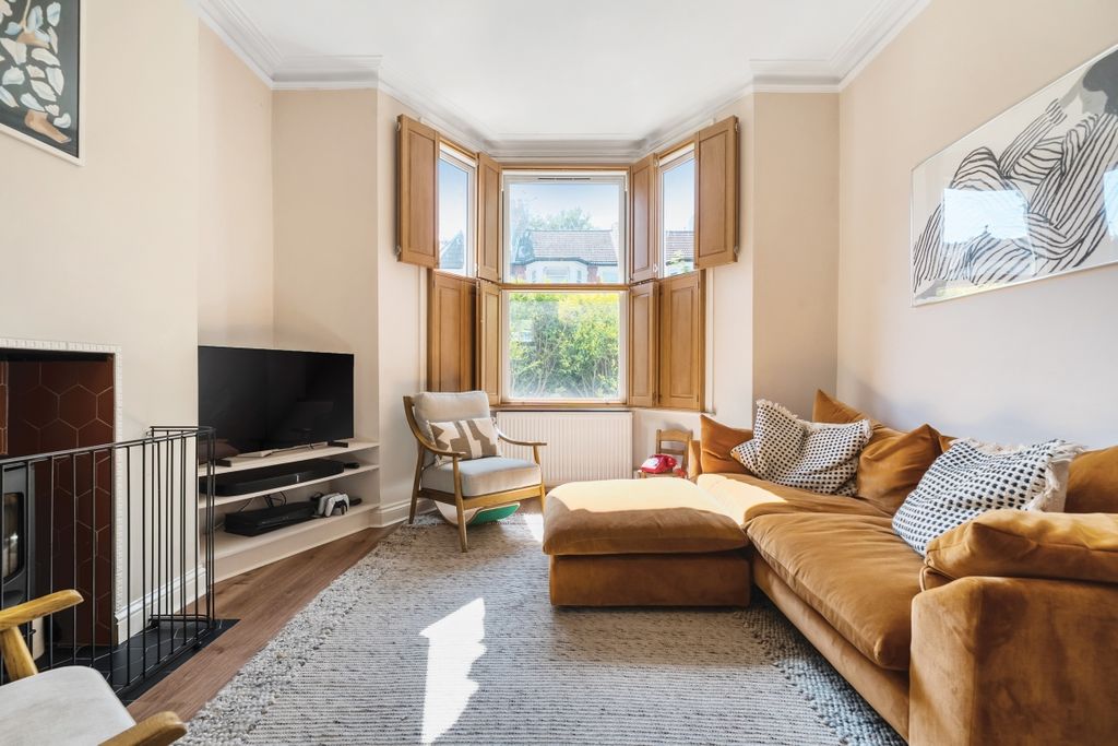 Property photo 1 of 20 1318039-15-686d48...
