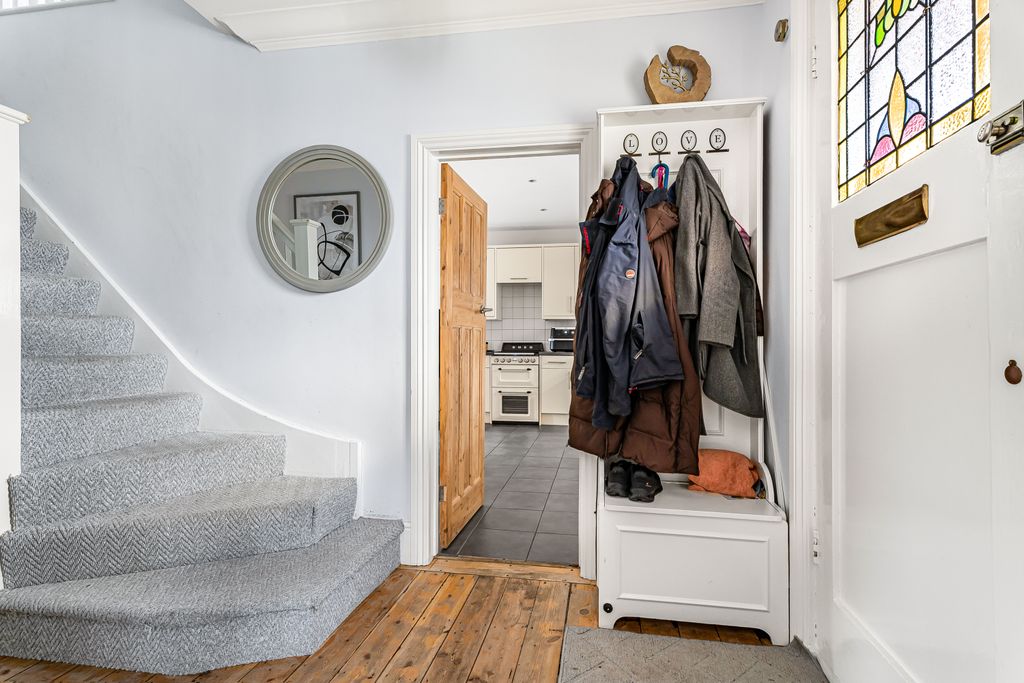 Property photo 3 of 27