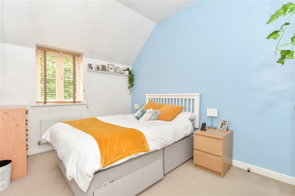 Property photo 2 of 5 Bedroom