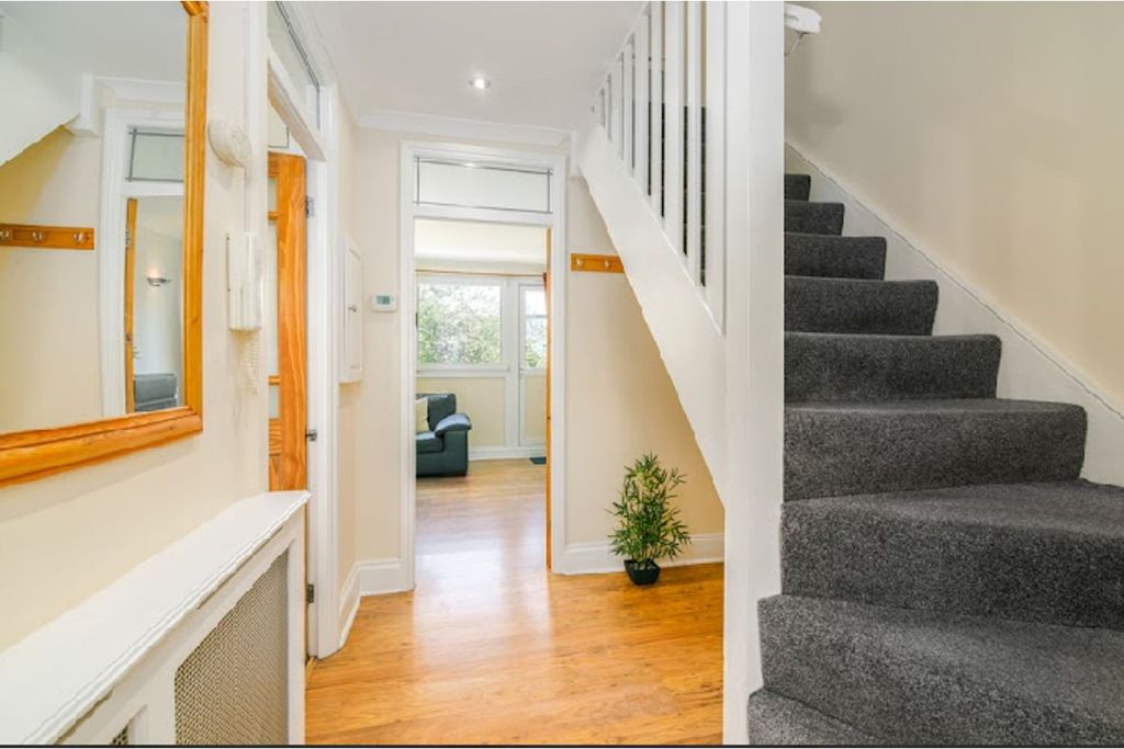 Property photo 3 of 16 Entrance Hallway