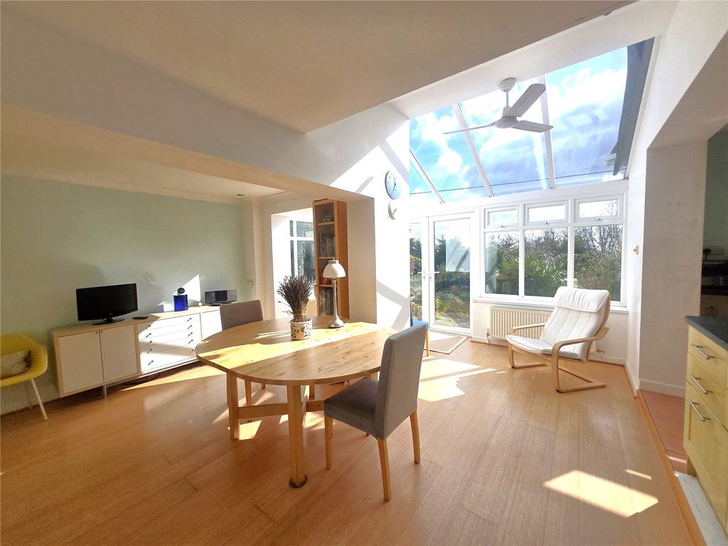 Property photo 2 of 17 Picture No. 28