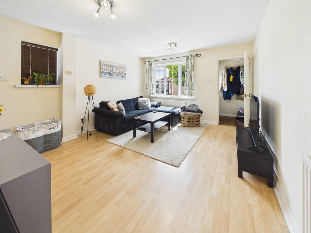 Property photo 3 of 12 Giraffe360-Still004