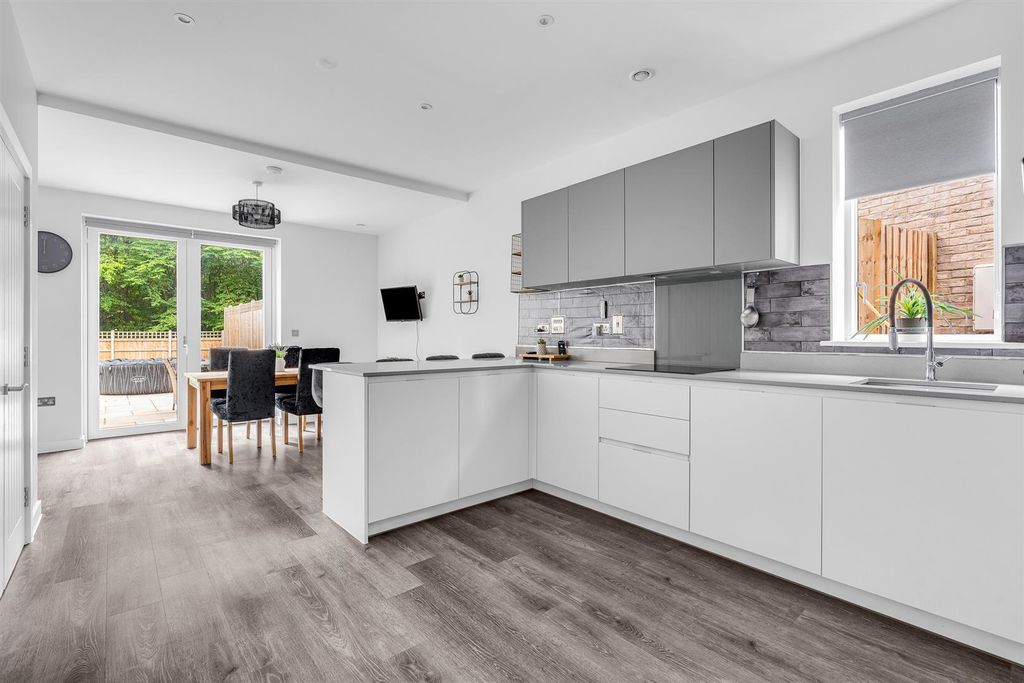 Property photo 3 of 36 Internal-24.Jpg