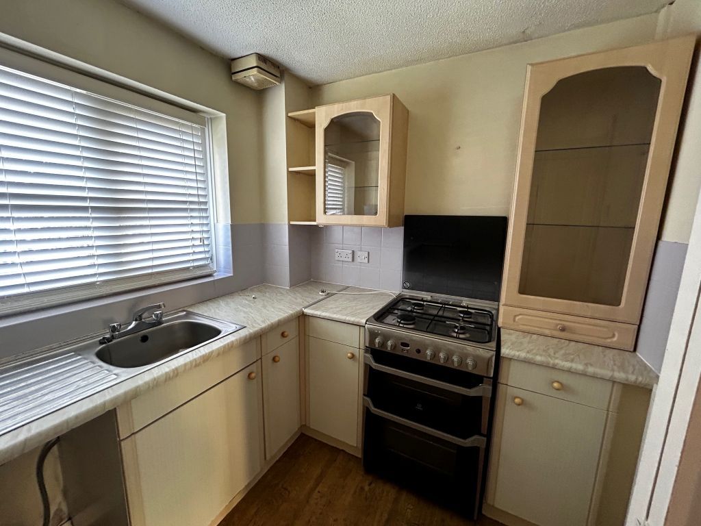 Property photo 3 of 6 Kitchen