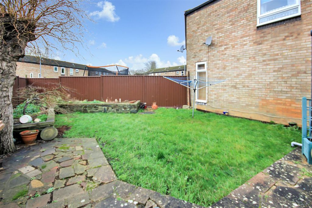 Property photo 2 of 12 Garden 1.Jpg