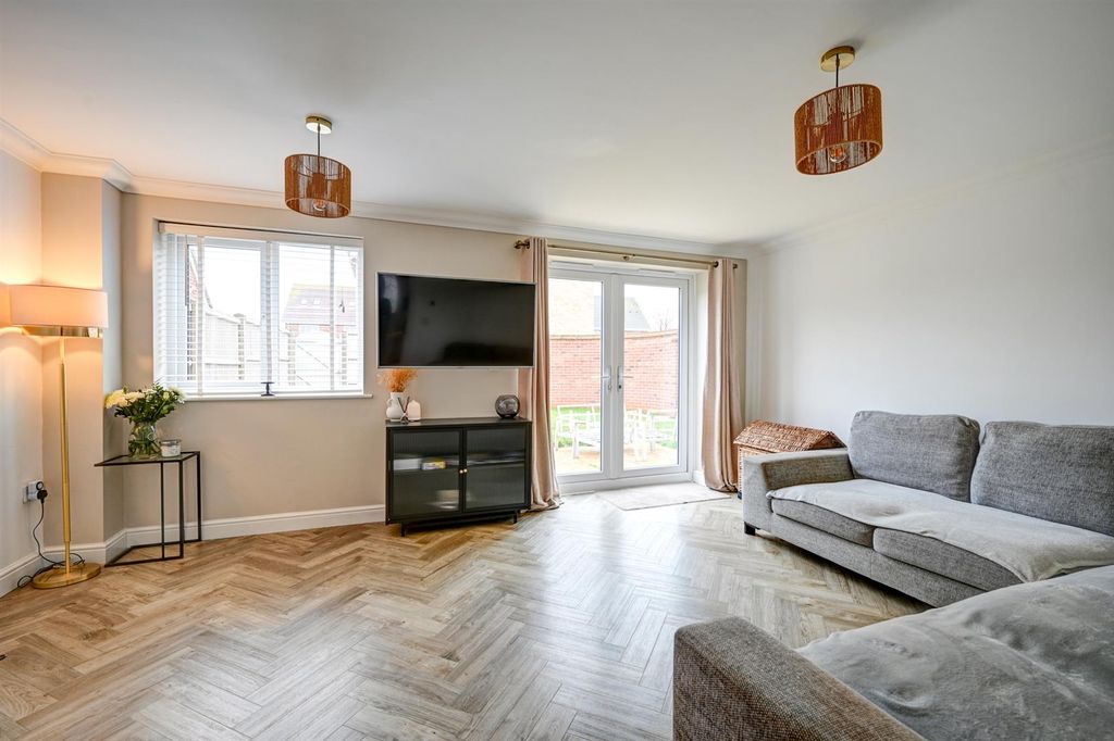 Property photo 3 of 17 Lounge.Jpg