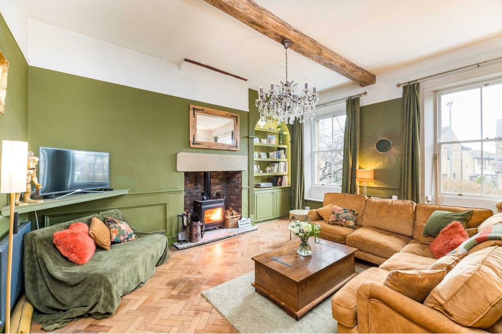 Property photo 3 of 23 Living Room