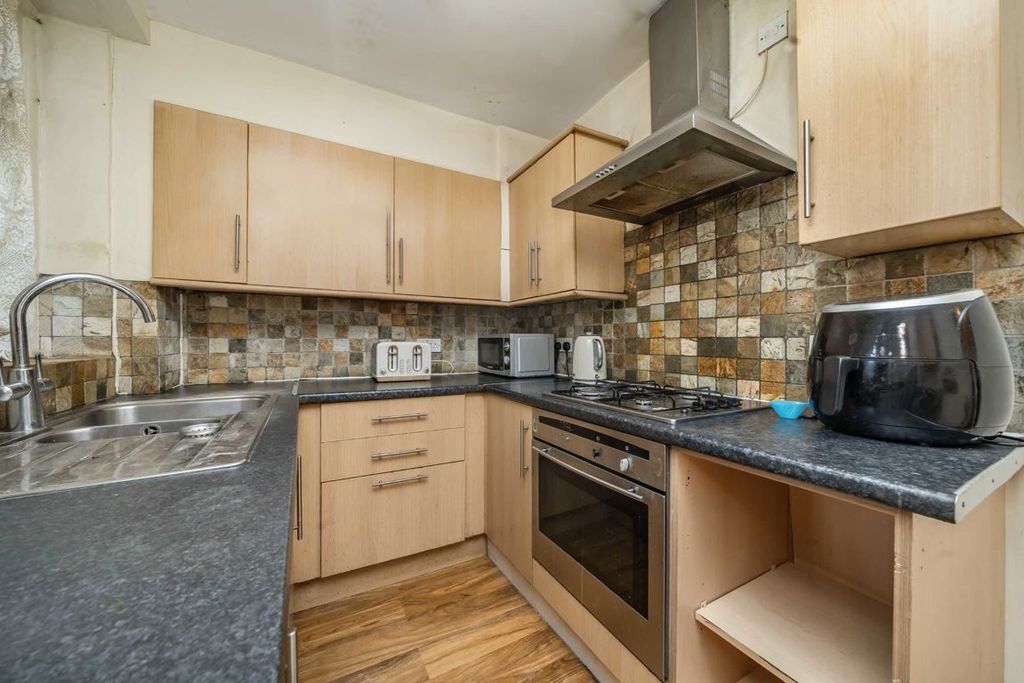 Property photo 3 of 6