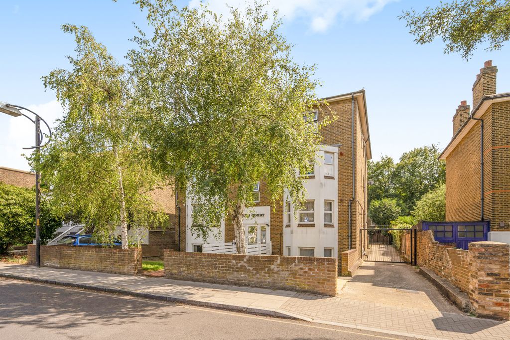 Property photo 1 of 8