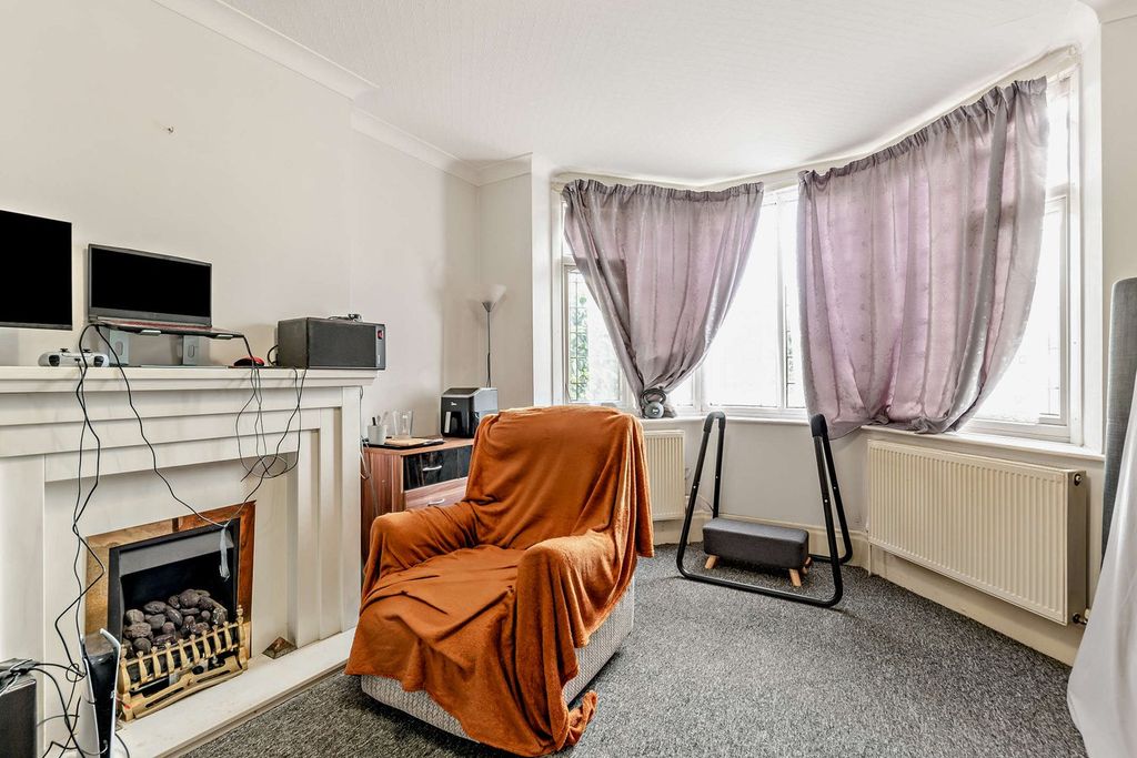 Property photo 3 of 32