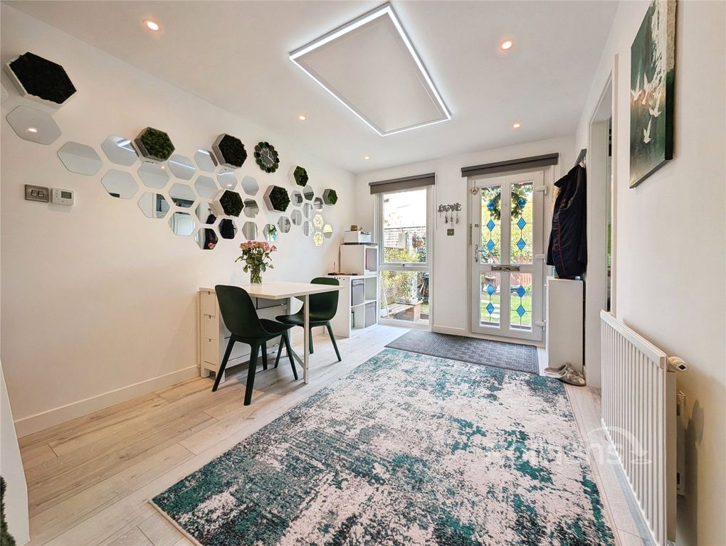 Property photo 2 of 15 Picture No. 24