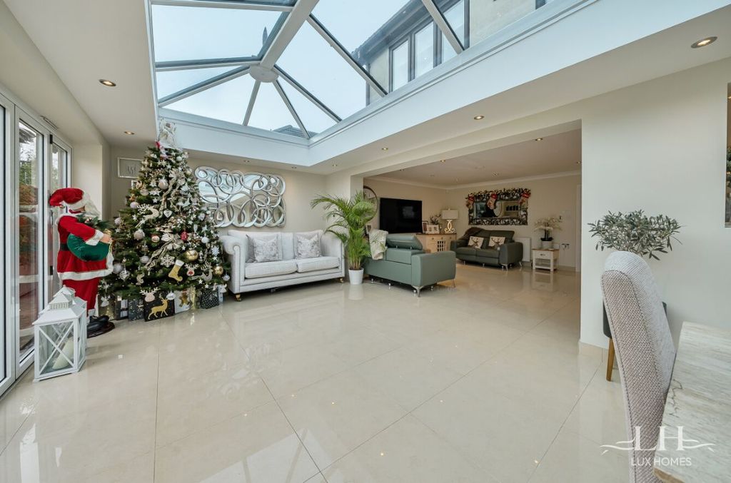 Property photo 2 of 29