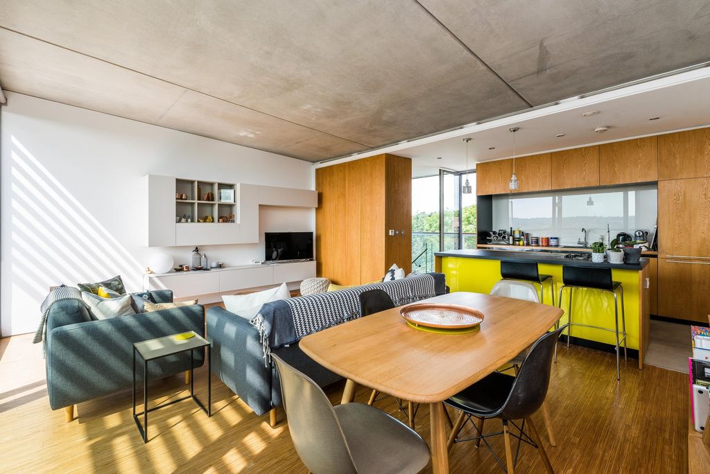 Property photo 3 of 18