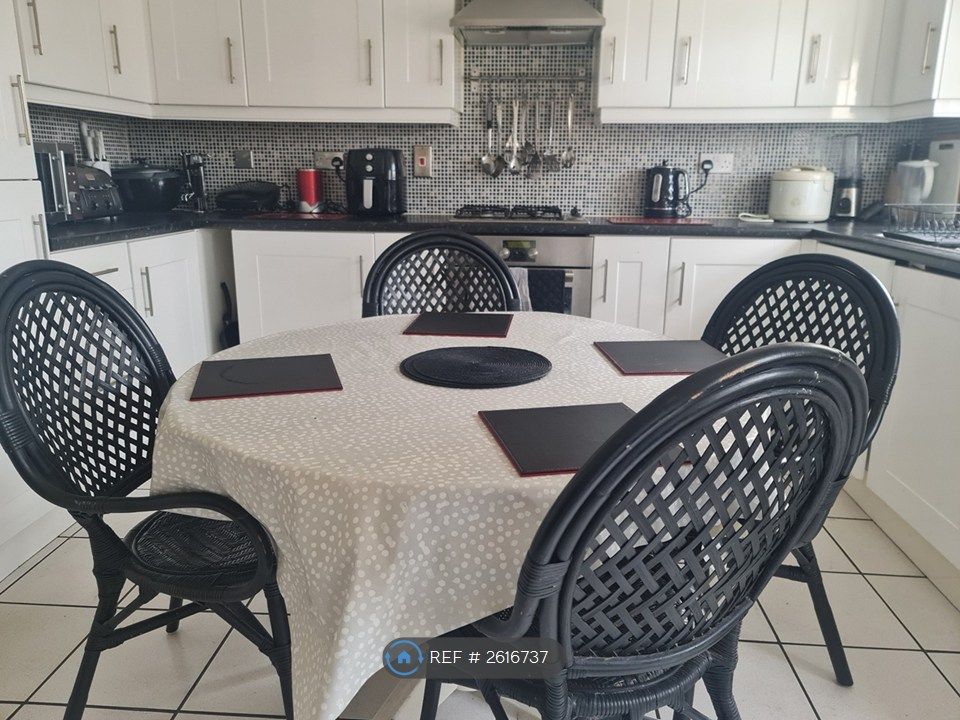 Property photo 3 of 8 Shared Kitchen Diner
