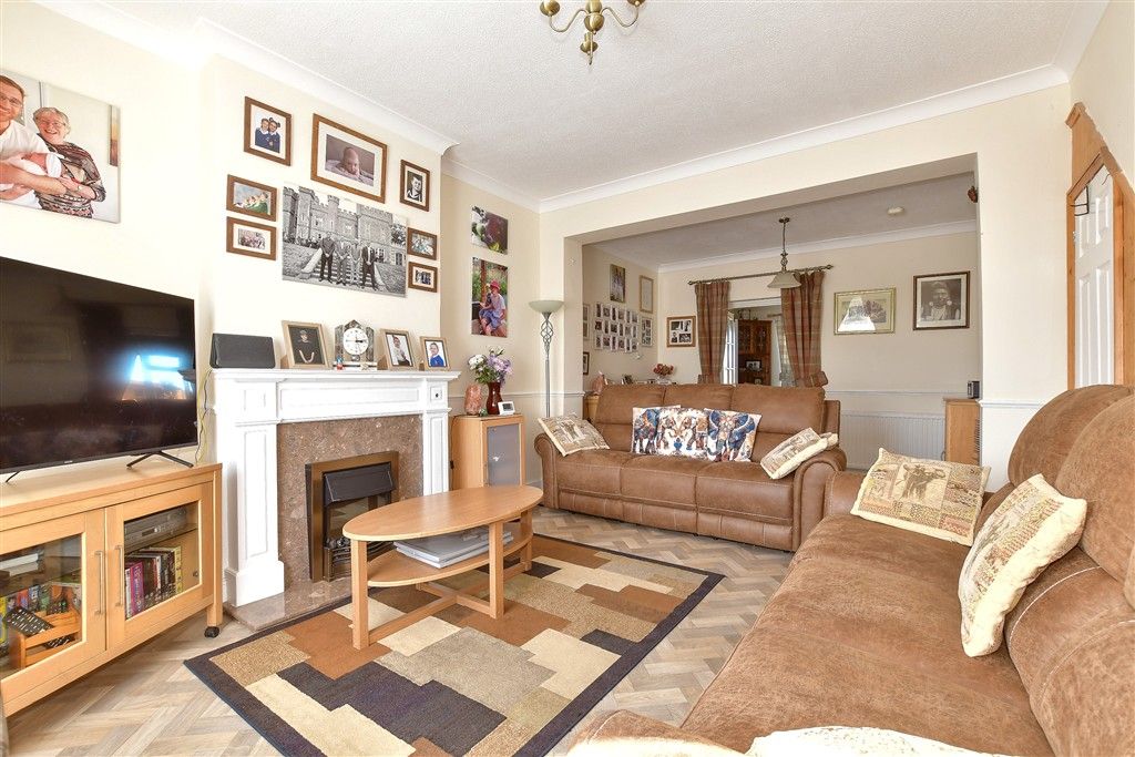 Property photo 2 of 12 Lounge