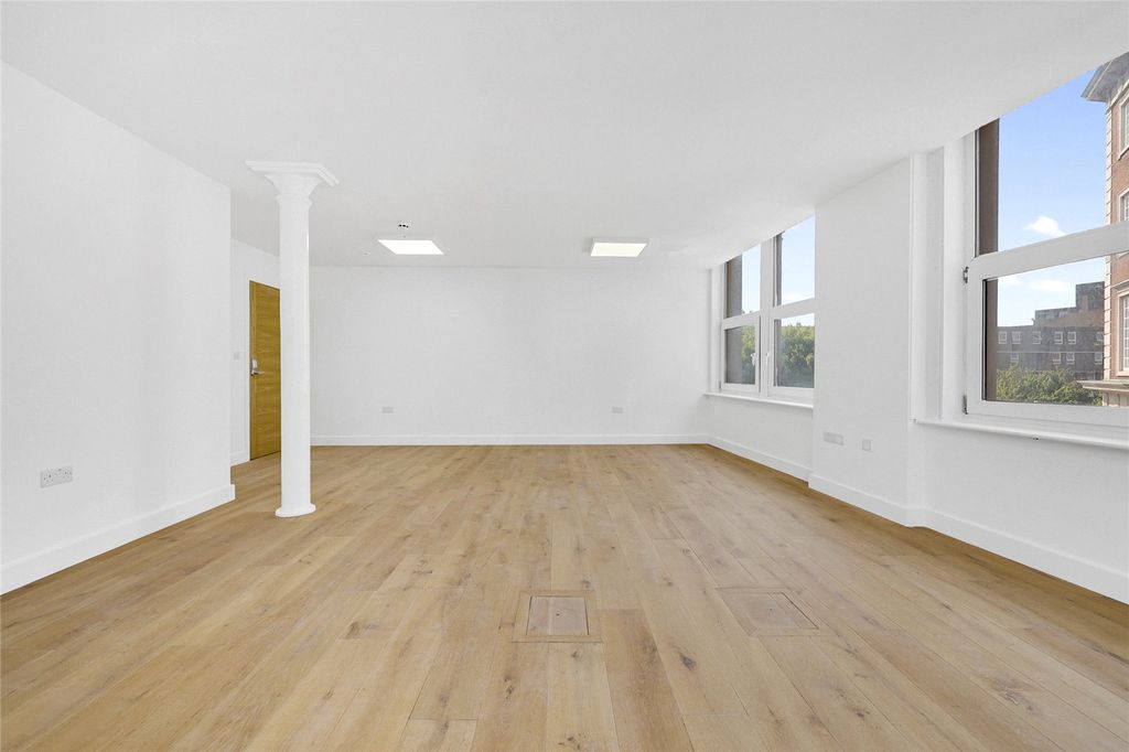 Property photo 1 of 36 Picture No. 30