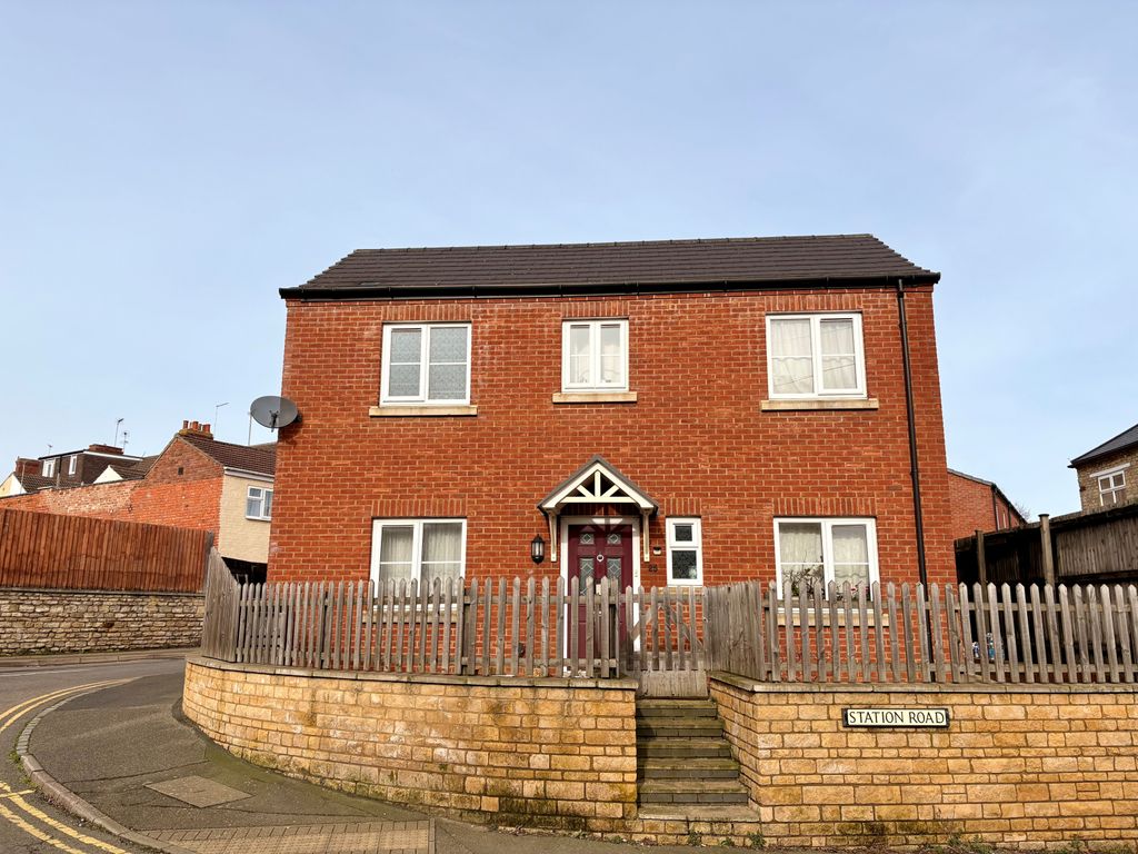 Property photo 1 of 14 Station Road, Irthlingborough, Wellingborough, Nn9 5Sp