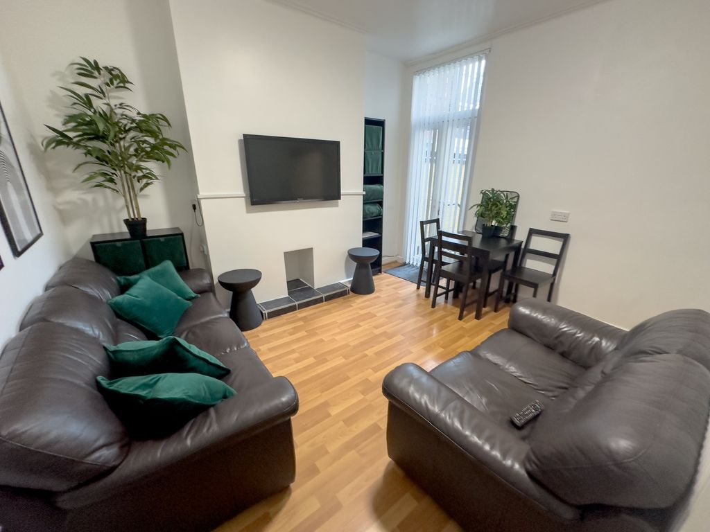 Property photo 1 of 8 5