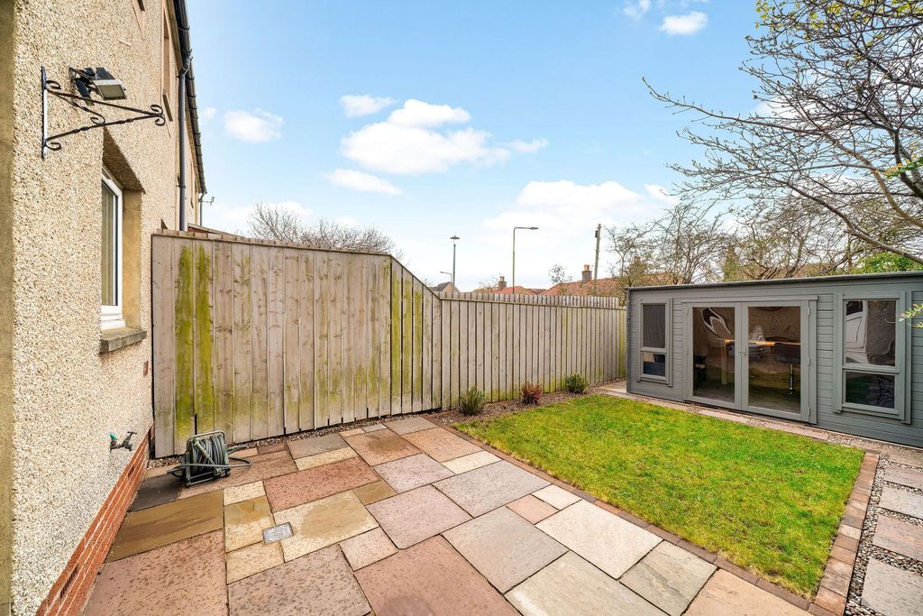 Property photo 2 of 48 Summer House