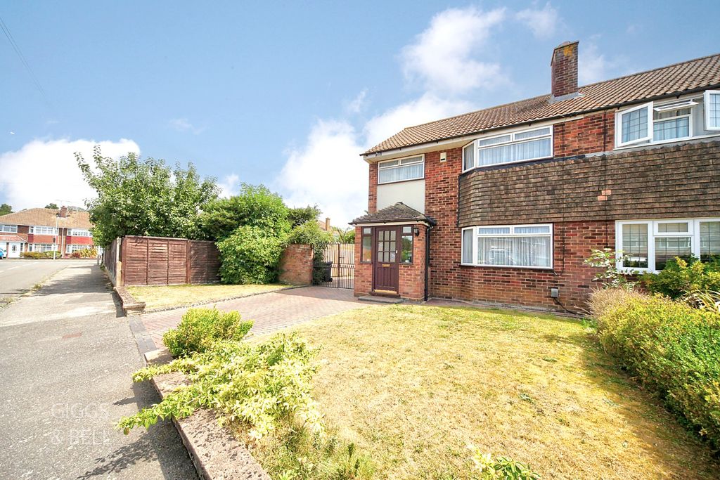 Property photo 2 of 30 5266573
