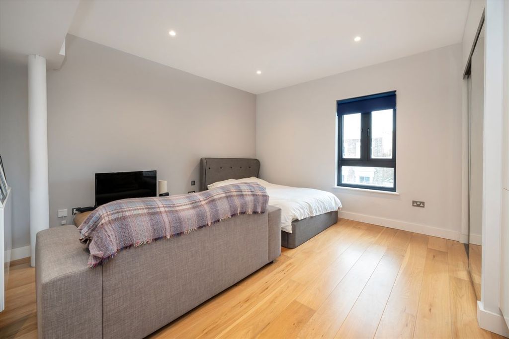 Property photo 2 of 5