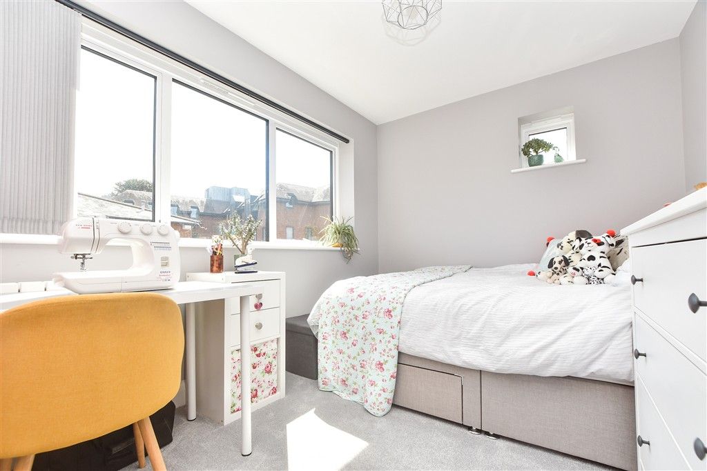 Property photo 3 of 10 Bedroom 2