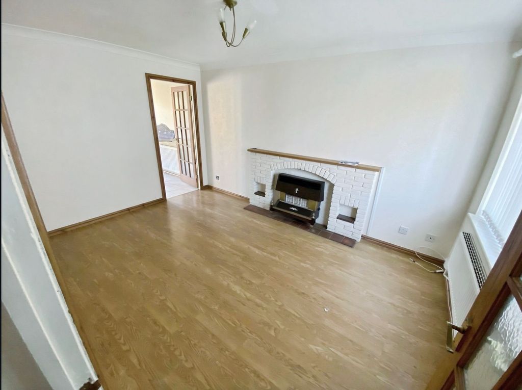 Property photo 2 of 8 Lounge