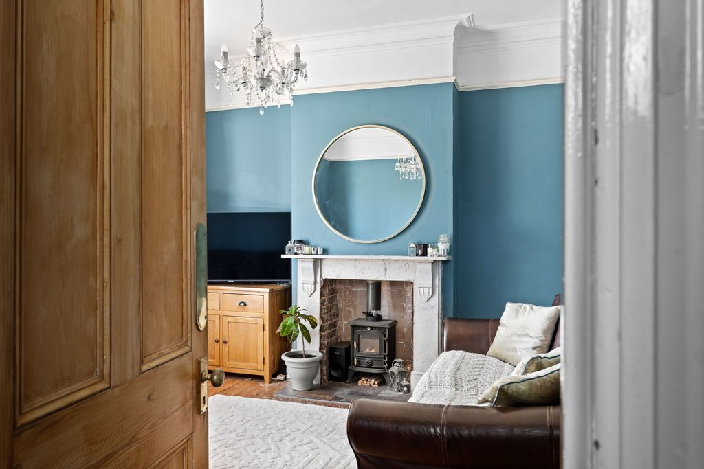 Property photo 2 of 39
