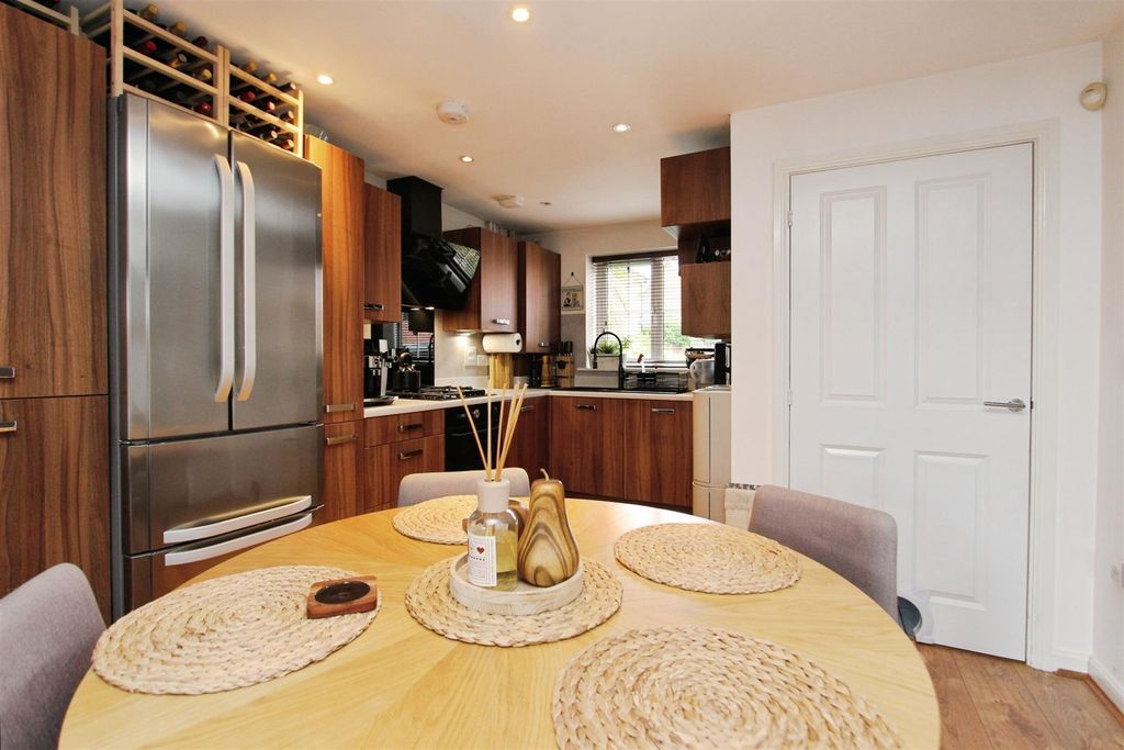 Property photo 3 of 14 Lounge / Diner
