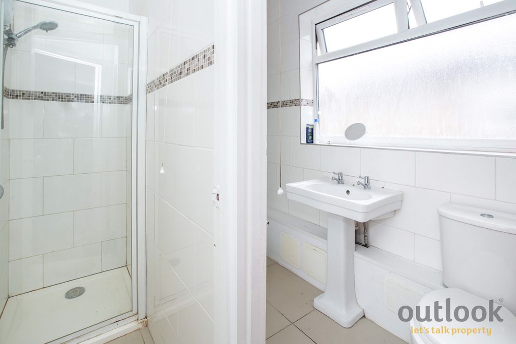 Property photo 2 of 7 Bathroom