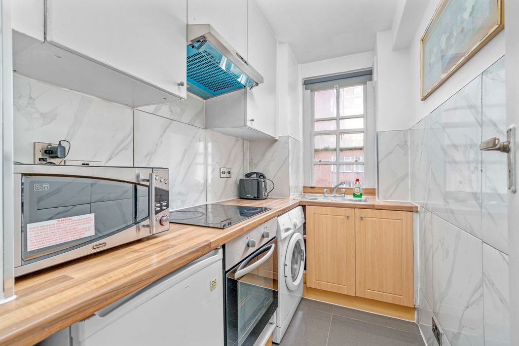 Property photo 2 of 11 Kitchen