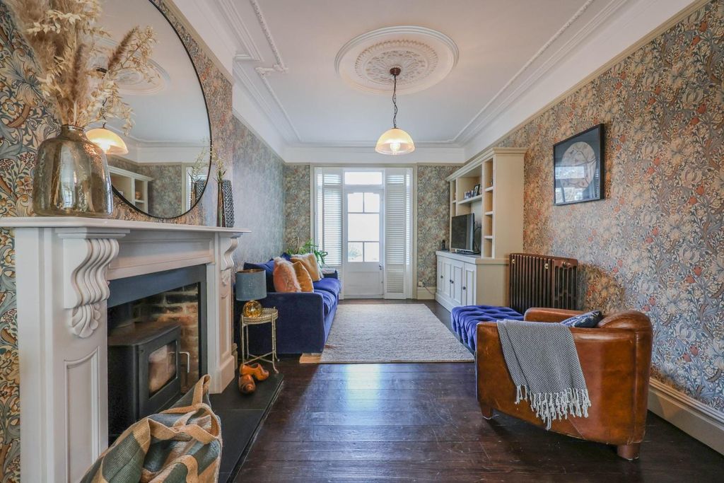 Property photo 2 of 48