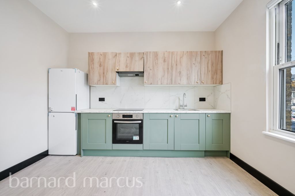 Property photo 3 of 8 Bedroom 1