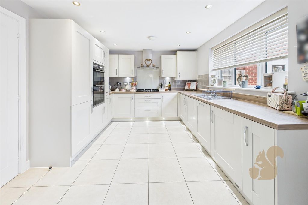 Property photo 1 of 27 Kitchen/Diner