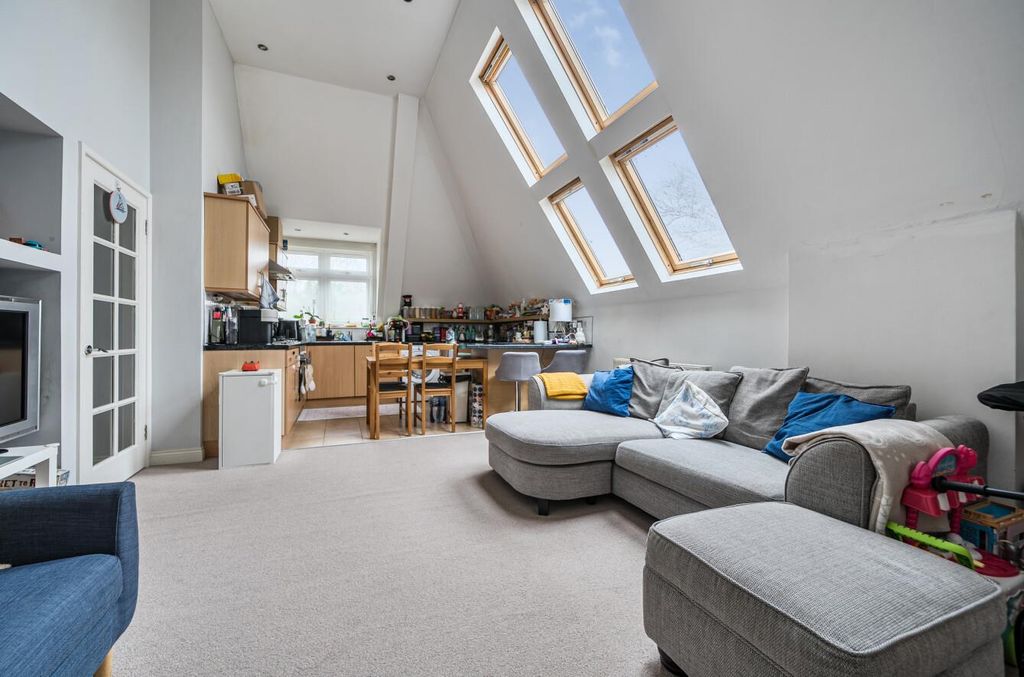 Property photo 2 of 15 1416855-12-6995ce9037A87.Jpg