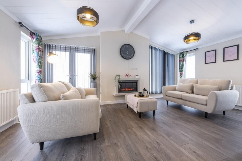 Property photo 3 of 7 Lounge