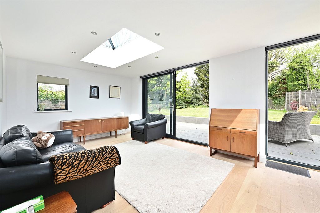 Property photo 3 of 17 Picture No. 02