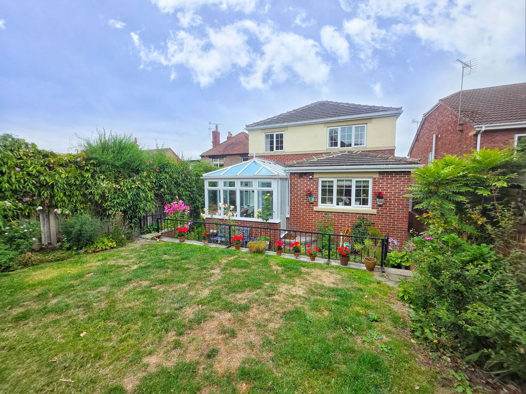 Property photo 2 of 27