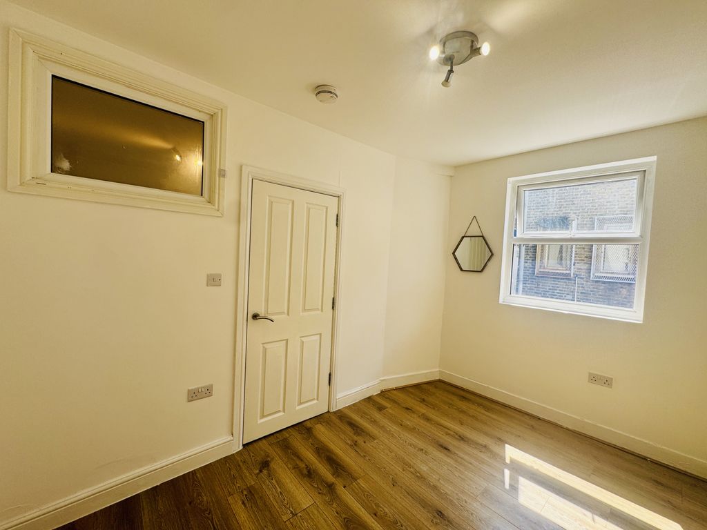 Property photo 2 of 6 Gallery
