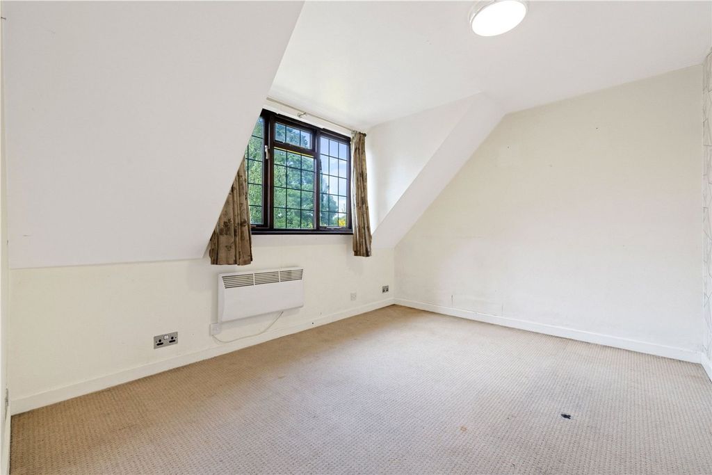Additional image 4 of 2 bed flat for saleHaslemere Road, Liphook GU30