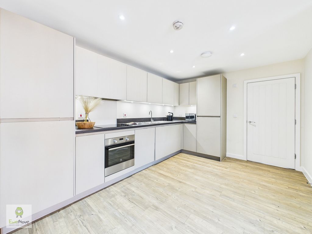 Property photo 3 of 14 Cam02308G0-Pr0221-Still013-2