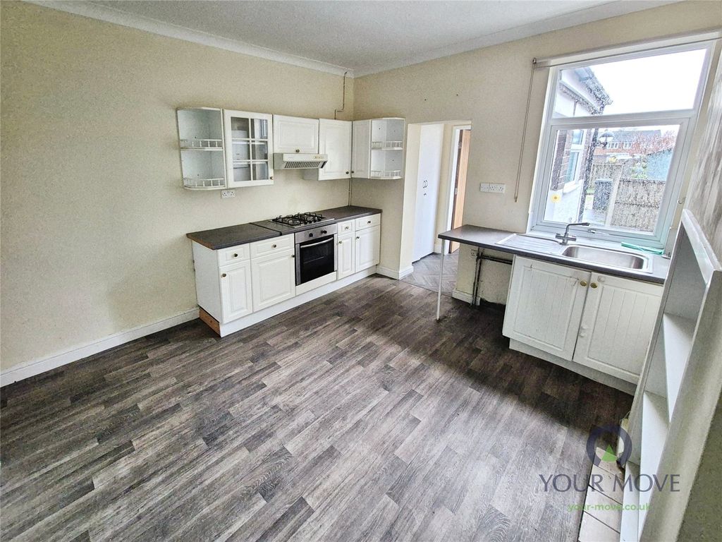 Property photo 3 of 7 Kitchen