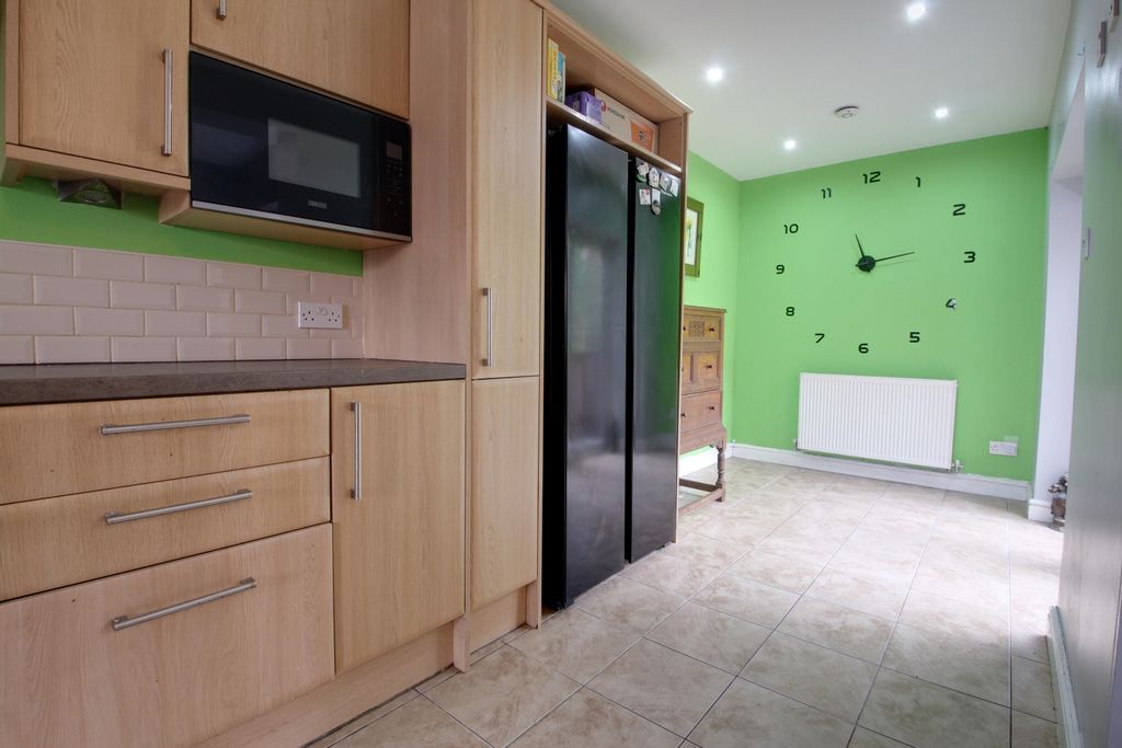 Property photo 3 of 14 Kitchen